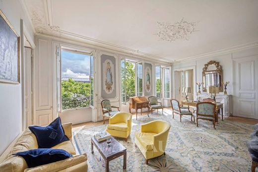 Apartment in Tour Eiffel, Invalides – Ecole Militaire, Saint-Thomas d’Aquin, Paris