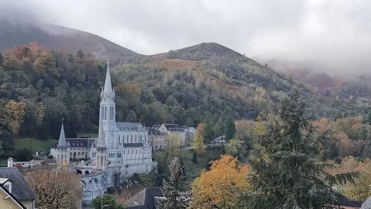 Complexes résidentiels à Lourdes, Hautes-Pyrénées