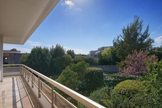 Apartment / Etagenwohnung in Cannes, Alpes-Maritimes