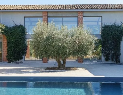 Villa in Aix-en-Provence, Bouches-du-Rhône