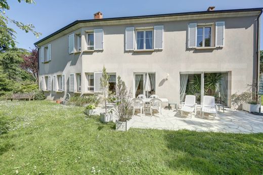Luxury home in Saint-Nom-la-Bretêche, Yvelines