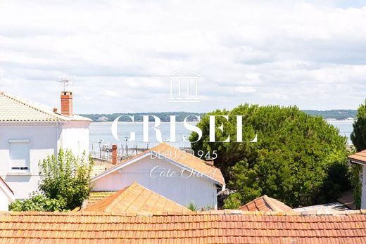 Apartment / Etagenwohnung in Lège-Cap-Ferret, Gironde