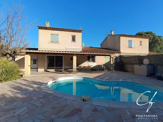 Maison de luxe à Puget-sur-Argens, Var