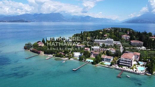 Villa a Sirmione, Brescia