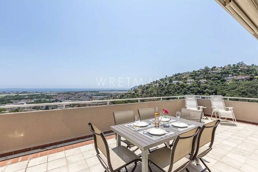 Apartment / Etagenwohnung in Mandelieu-la-Napoule, Alpes-Maritimes