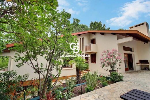 Luxury home in Pyla sur Mer, Gironde