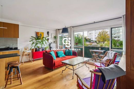 Apartment in Buttes-Chaumont, Villette, Bas Belleville, Paris
