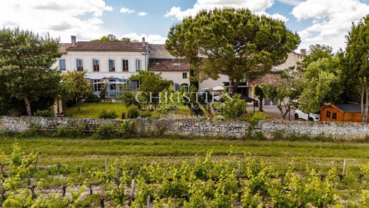 Luxury home in Saint-Estèphe, Gironde