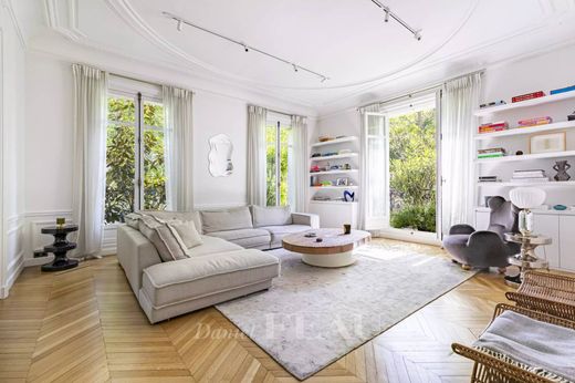 Apartment / Etagenwohnung in Tour Eiffel, Invalides – Ecole Militaire, Saint-Thomas d’Aquin, Paris