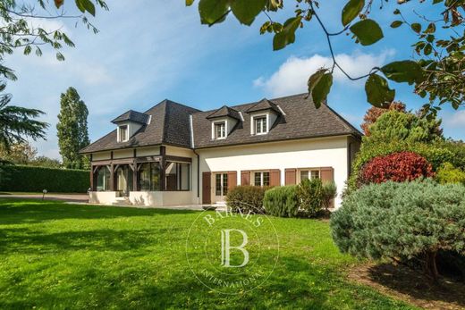 Casa di lusso a Saint-Genis-les-Ollières, Rhône