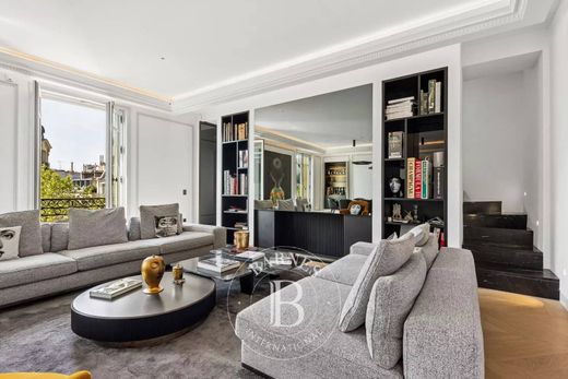 Apartment in Tour Eiffel, Invalides – Ecole Militaire, Saint-Thomas d’Aquin, Paris