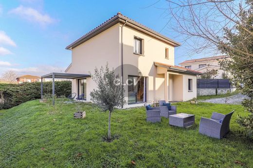 Luxe woning in Craponne, Rhône