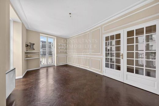 Apartment in Tour Eiffel, Invalides – Ecole Militaire, Saint-Thomas d’Aquin, Paris