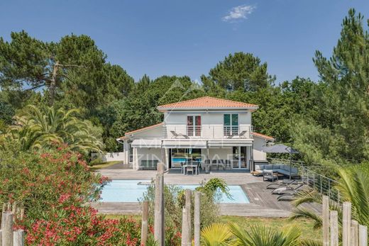 Luxury home in Pyla sur Mer, Gironde