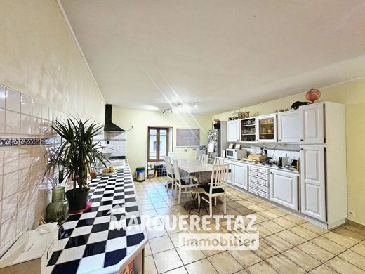 Bonne, Haute-Savoieの高級住宅