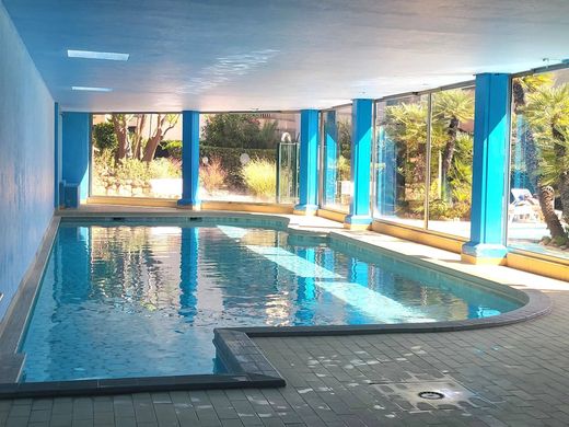 Apartment / Etagenwohnung in Cannes, Alpes-Maritimes