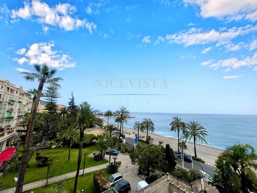 Apartment / Etagenwohnung in Menton, Alpes-Maritimes