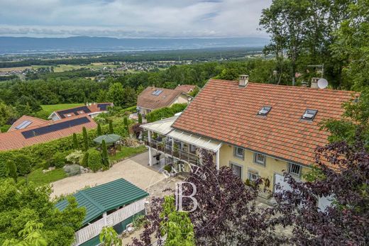 Luxe woning in Cranves-Sales, Haute-Savoie