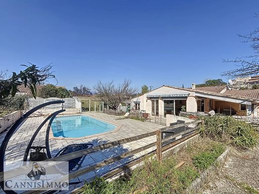 Luxury home in Saint-Paul-en-Forêt, Var