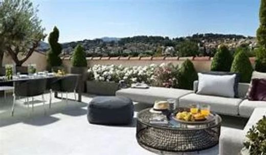 Apartment / Etagenwohnung in La Crau, Var