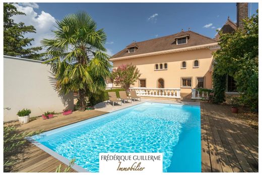 Luxury home in La Tour-de-Salvagny, Rhône