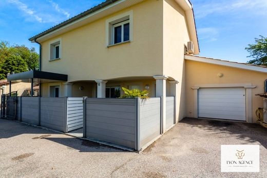 Luxury home in Saint-Bonnet-de-Mure, Rhône