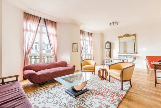 Apartment in Motte-Picquet, Commerce, Necker, Paris