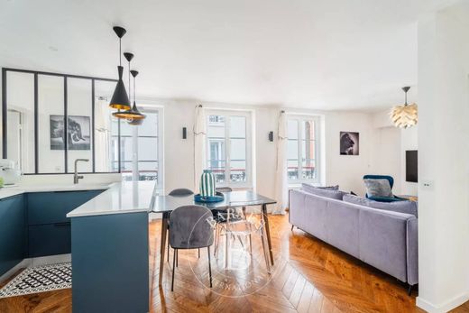 Apartment in Montmartre, Abbesses, Grandes-Carrières, Paris