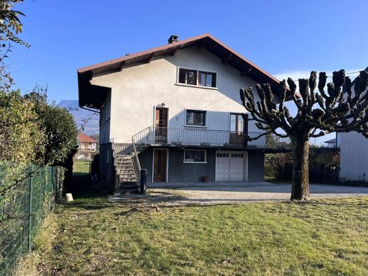 Lüks ev Tresserve, Savoy