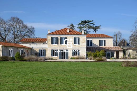 Luxury home in Tresses, Gironde