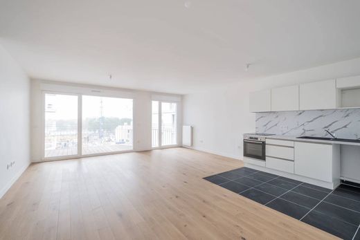 Apartment / Etagenwohnung in Clichy, Hauts-de-Seine