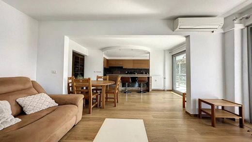 Apartment / Etagenwohnung in Juan-les-Pins, Alpes-Maritimes