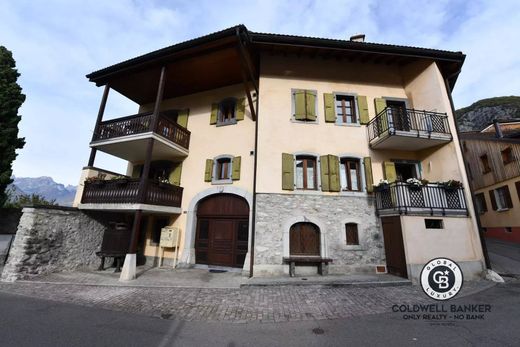 Appartementencomplex in Aigle, Aigle District