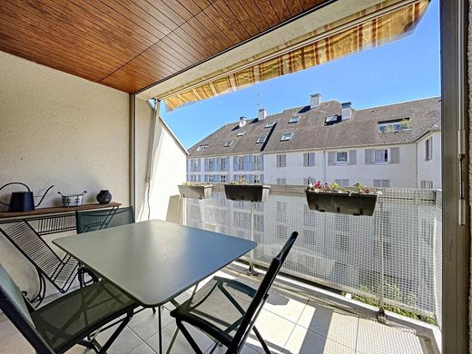 Apartament w Rueil-Malmaison, Hauts-de-Seine