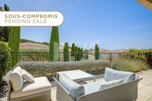 Apartment / Etagenwohnung in Mougins, Alpes-Maritimes