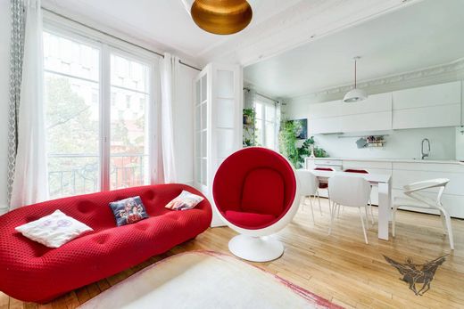 아파트 / Belleville, Père-Lachaise, Ménilmontant, Paris