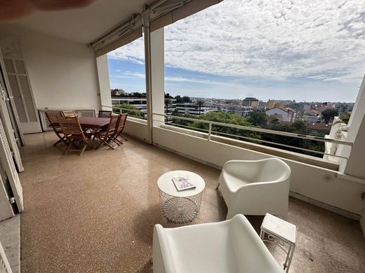 Apartment / Etagenwohnung in Cannes, Alpes-Maritimes