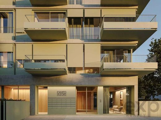 Apartment / Etagenwohnung in Porto, Distrito do Porto