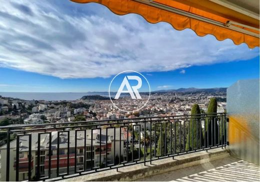 Apartment / Etagenwohnung in Nizza, Alpes-Maritimes