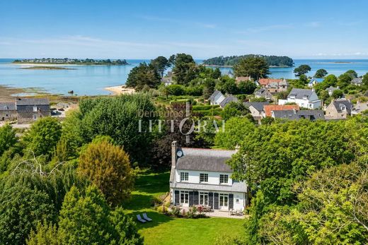 Luxury home in Pleumeur-Bodou, Côtes-d'Armor