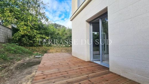 Apartment / Etagenwohnung in Gradignan, Gironde