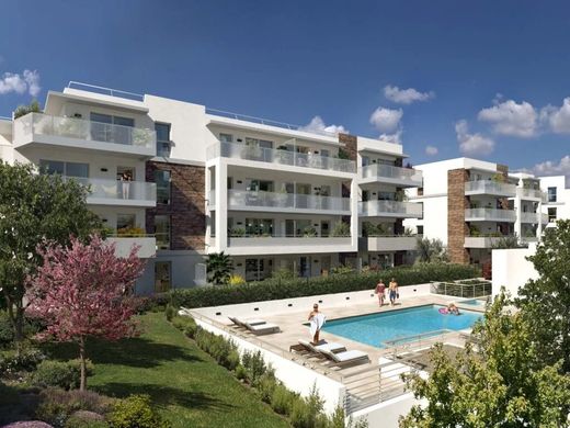 Apartment / Etagenwohnung in Saint-Laurent-du-Var, Alpes-Maritimes