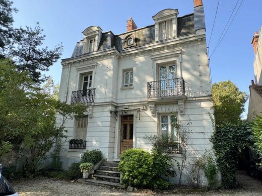 Luxury home in Dammarie-les-Lys, Seine-et-Marne