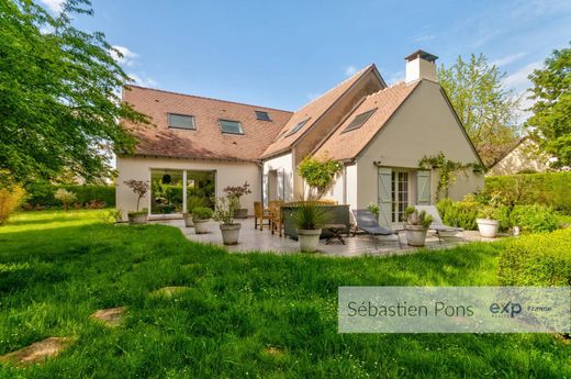 Luxury home in Saint-Nom-la-Bretêche, Yvelines