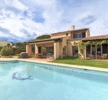 Antibes, Alpes-Maritimesの高級住宅