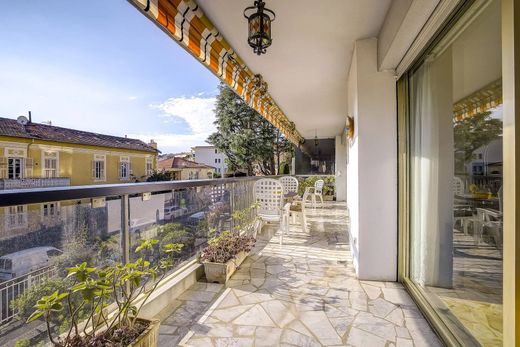 Apartment / Etagenwohnung in Nizza, Alpes-Maritimes