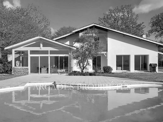 Luxury home in Saint-Sulpice, Gironde