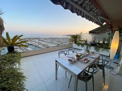 Apartment / Etagenwohnung in Menton, Alpes-Maritimes