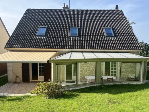 منزل ﻓﻲ Les Clayes-sous-Bois, Yvelines