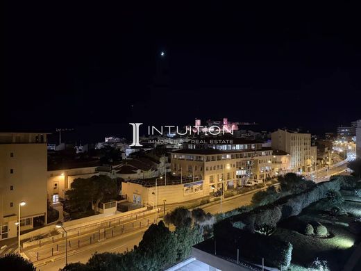 Apartment / Etagenwohnung in Cannes, Alpes-Maritimes